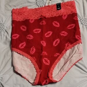 Chic Red Lip Print Panties with Lace Trim